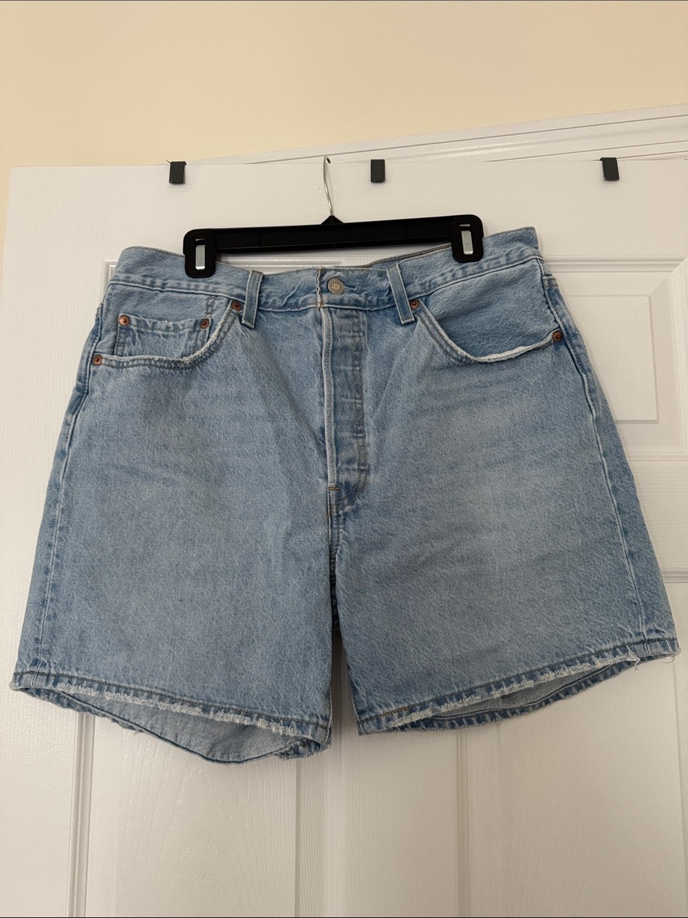 Levi’s 501 Mid Thigh ‘Ojai Luxor Last’ Denim Women's High-Rise Shorts Size 33